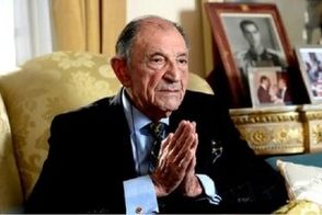 اردشیر زاهدی در خانه‌اش در شمیران، ۲۷ آذر ۱۳۵۷