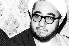 صادق خلخالی با قطار فشنگ و اسلحه در جبهه