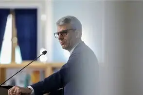 کنایه عجیب عضو هیئت رئیسه مجلس به بقایی! 