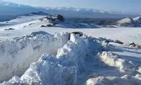 مبارزه با ۵ متر برف در مرز ایران