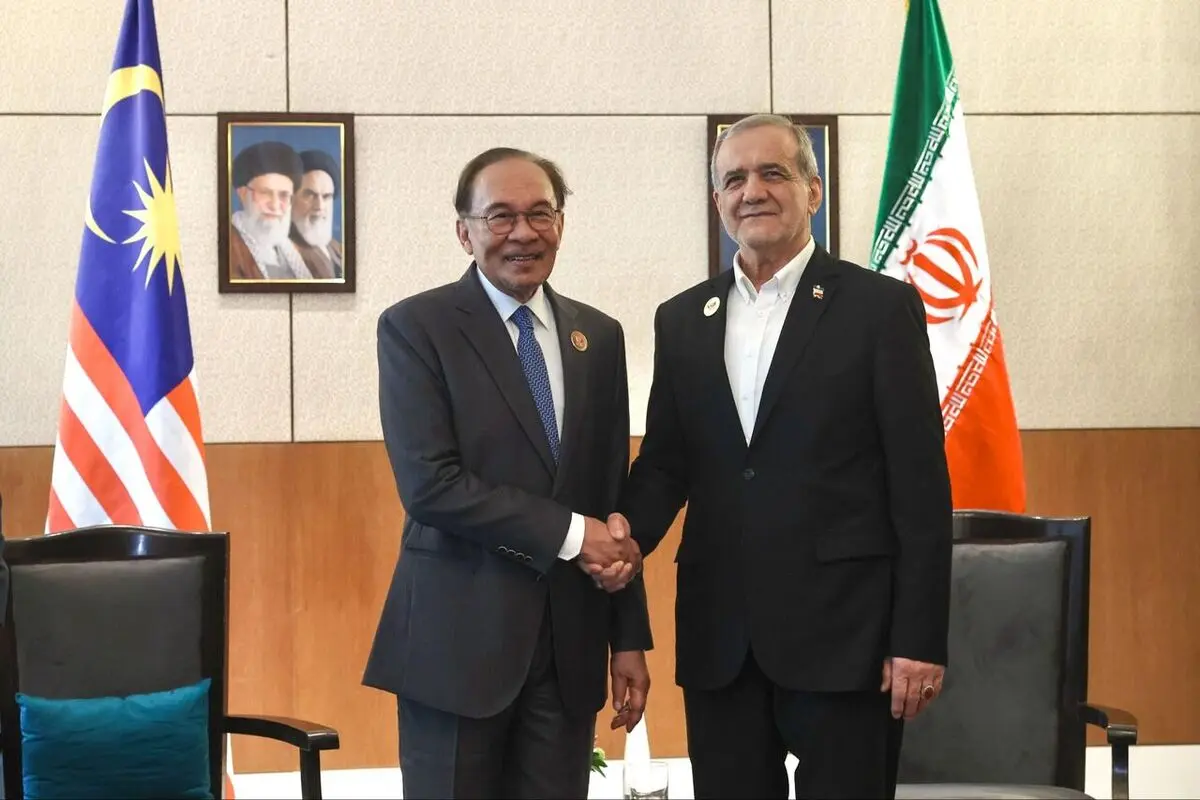 شوخی کاربران فضای مجازی با این تصویر از پزشکیان در هند