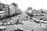 رژه دختران جوان با اسلحه در تهران؛ دهه ۶۰