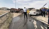 صحنه‌ای هولناک از تصادف تریلی و پراید در خیابان