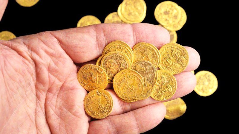 کشف سکه‌های طلای ۲ هزار ساله