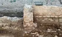 کشف حیرت‌انگیز مجسمۀ «الهۀ زیبایی» در زیر یک دیوار