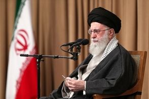 پیراهن رهبر انقلاب در سخنرانی دیروز توجه‌برانگیز شد