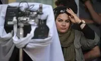استایل سنتی نرگس آبیار در یک گالری جلب‌توجه کرد