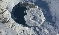 مشاهده نماد یین و یانگ روی دریاچه‌ 250000ساله