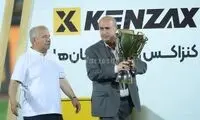 علی پروین با آمبولانس، جشن قهرمانی را ترک کرد!