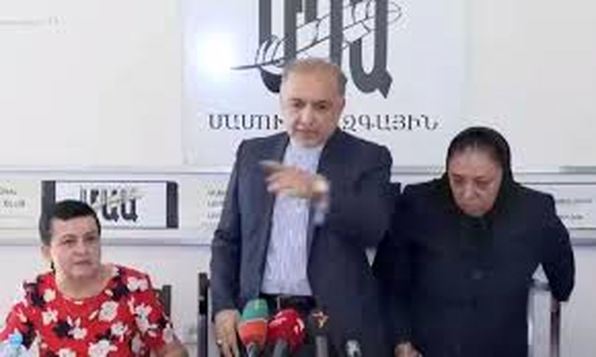 سفیر ایران خبرنگار آمریکا را از جلسه بیرون کرد
