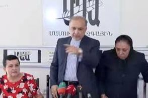 سفیر ایران خبرنگار آمریکا را از جلسه بیرون کرد 