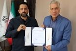 یک خواننده پاپ در فدراسیون ناشنوایان پست گرفت!