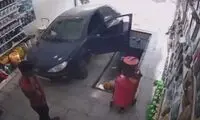 سقوط دردناک به داخل چاله تعمیرگاه خودرو!