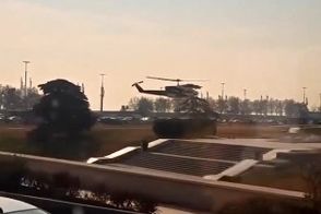 فرود غیرمنتظره یک هلیکوپتر در میدان آزادی