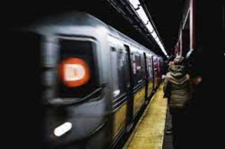 لحظه دلخراش له شدن زن جوان زیر چرخ‌های مترو