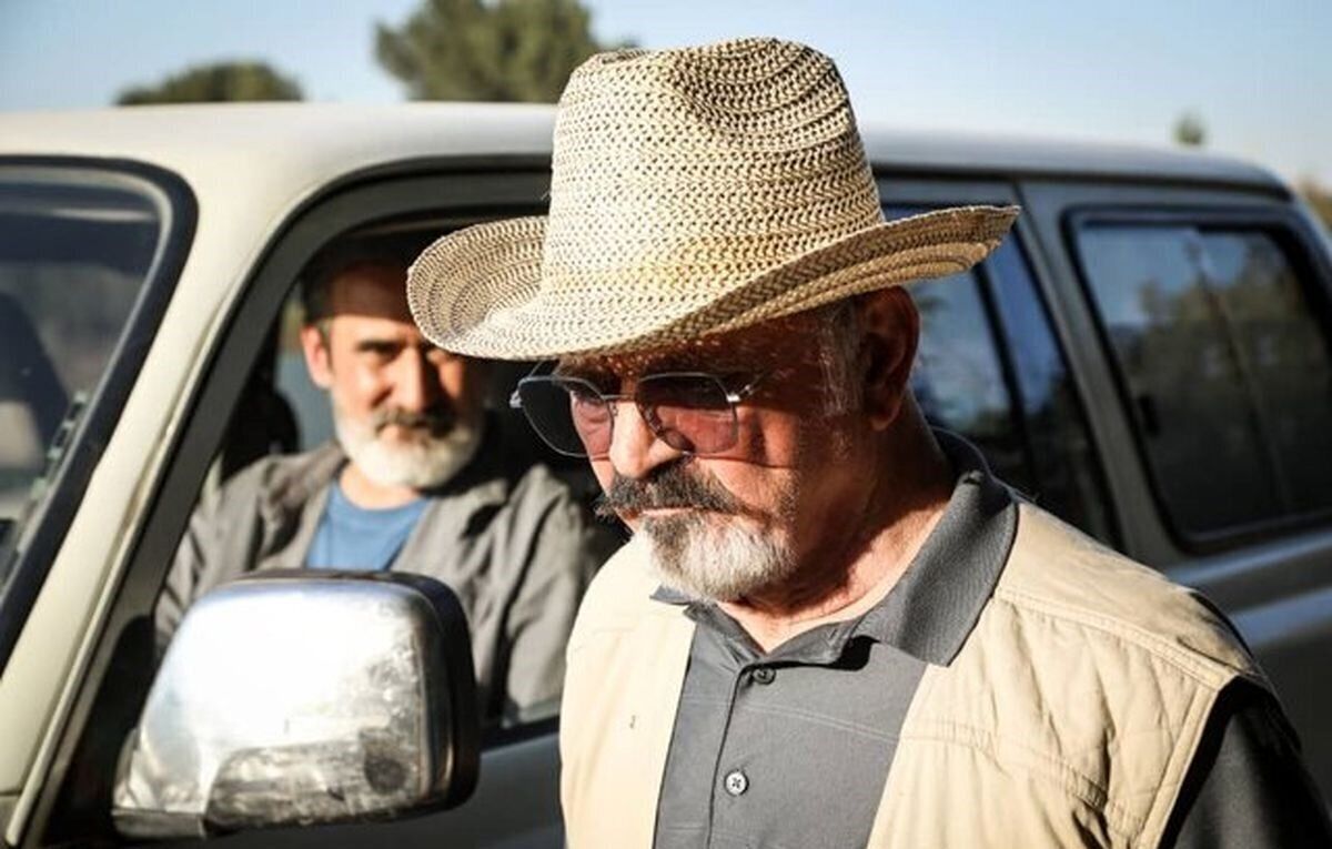   اگر از آسمان سنگ هم ببارد من ایران می‌مانم 