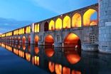 حضور پُر رنگ گردشگران در سی و سه پل اصفهان