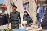ماشین پلیس را برای عروسی این زوج گل زدند!