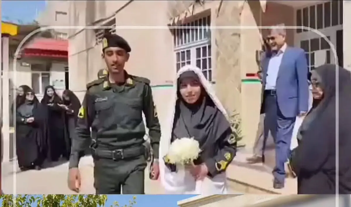 ماشین پلیس را برای عروسی این زوج گل زدند!