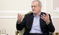 عکس خبرسازی که مجری آمریکایی به پزشکیان نشان داد