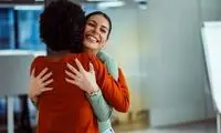 یک بغل ساده، استرس و سرماخوردگی را از شما دور می‌کند!