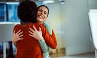 یک بغل ساده، استرس و سرماخوردگی را از شما دور می‌کند!