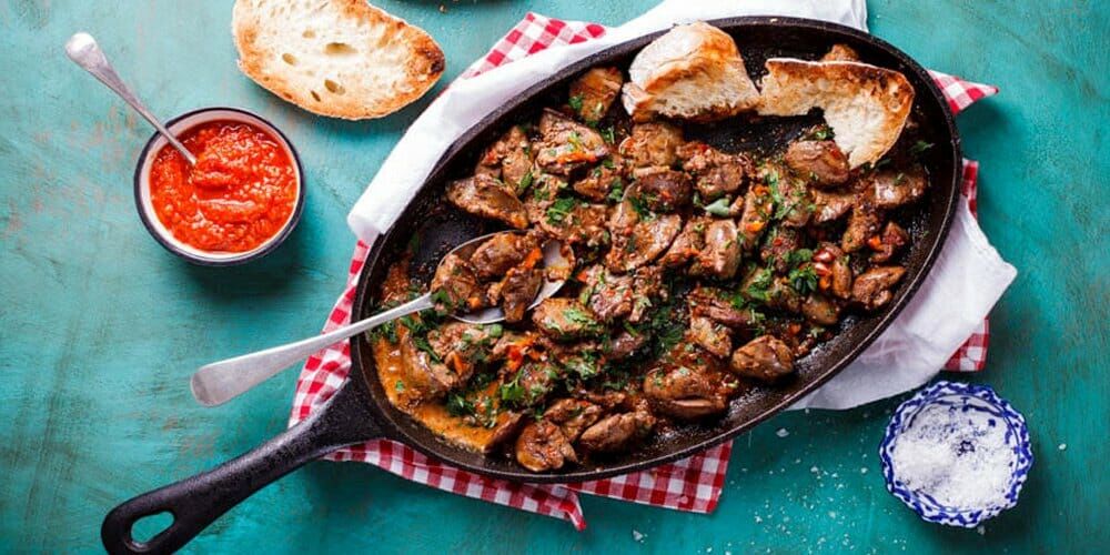 طرز تهیه خوراک جگر مرغ با سیب زمینی و قارچ