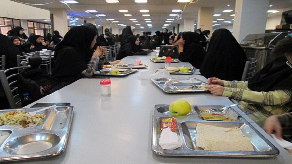   شمایل عجیب سالاد سزار در سلف یک دانشگاه! 