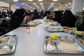 شمایل عجیب سالاد سزار در سلف یک دانشگاه!
