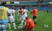 افطار بازیکنان مسلمان در وسط مسابقه فوتبال