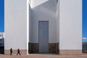 معماری مینیمال این کلیسا توجه همه را جلب می‌کند