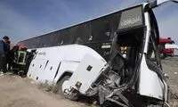 تصادف هولناک دستگاه اتوبوس مسافری با تریلی 