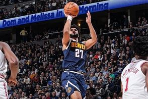 اتفاقی عجیب در NBA؛ داور پاس گل داد!