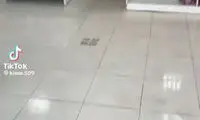 قانون جالب در یک سوپر مارکت؛ ورود با کفش ممنوع!
