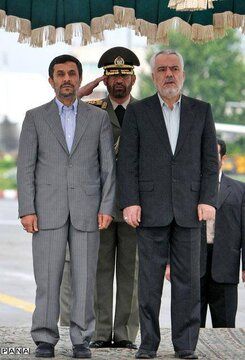 عکسِ آجودان مخصوص احمدی‌نژاد در وزارت کشور