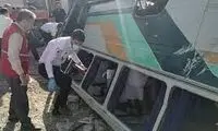  تصاویری از واژگونی یک مینی‌بوس در جاده مشهد