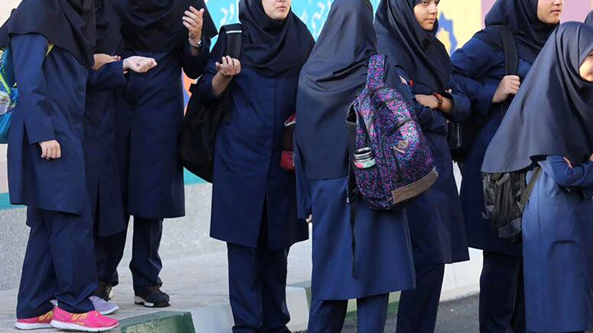   قاب جالب از یک مدرسه دخترانه در سال ۷۵ 