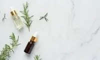 رزماری چگونه به رشد مو کمک می‌کند؟ 