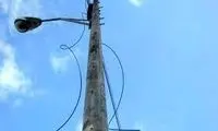 لحظه خشک شدن یک دزد روی کابل برق در تهران