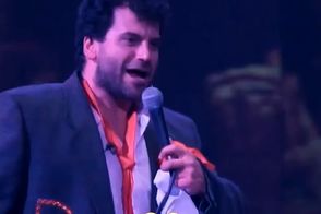 بازیگر سریال بچه مهندس خواننده عروسی‌ها شد!