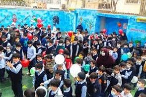 حال و هوای متفاوت جشن روز دانش‌آموز در یکی از مدارس کرج!