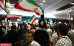 پرچم آمریکا روی پیراهن یک طرفدار تیم ملی در فرودگاه!