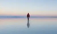 با این کفش‌ها می‌توانید روی آب راه بروید!