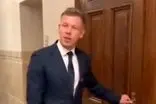 رونمایی آقای نخست وزیر از توالت طلاکاری شده در بانک ملی!