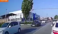 لحظه برخورد هولناک موتورسوار با دختر جوان در خیابان