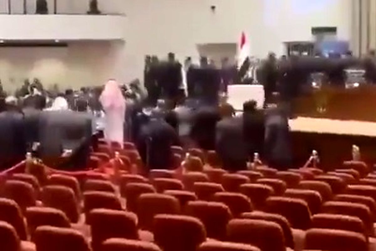 اعضای مجلس عراق به جان هم افتادند