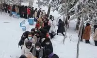 تلاش ده ساعته برای رسیدن به کنکور در برف