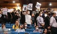 اعتراض دو دانشجوی بی‌حجاب به سخنگوی دولت
