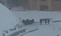 واژگونی هولناک خودرو در برفِ سنگین دماوند