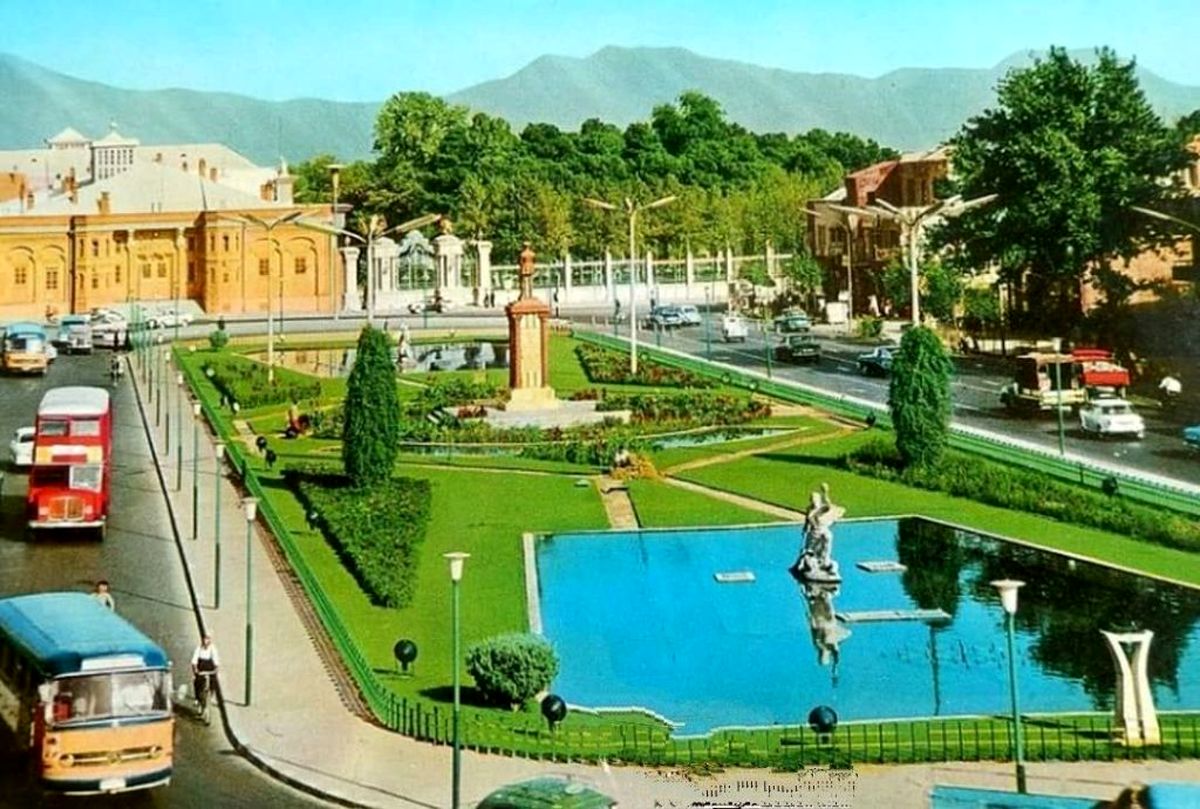   عکس یادگاری سربازان آمریکایی در میدان بهارستان! 